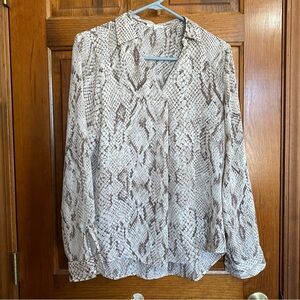 Maurices Gray Long Sleeve Blouse with Buttoned Style